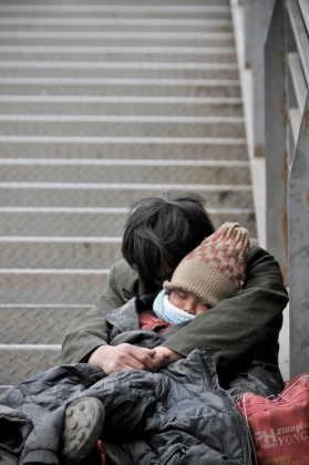 iStock_000015579554_Large_homeless adult and child on street
